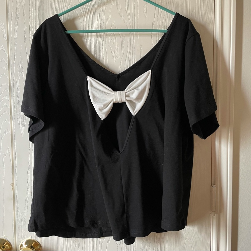 BLACK BLOUSE WITH BOW OPEN BACK